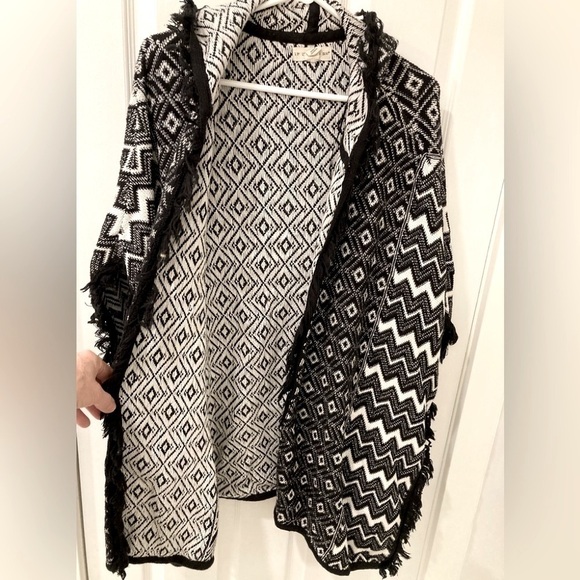 𝅺IF IT WERE ME 100% Cotton BLACK AND WHITE BOHO PONCHO - Size Small - Picture 8 of 12